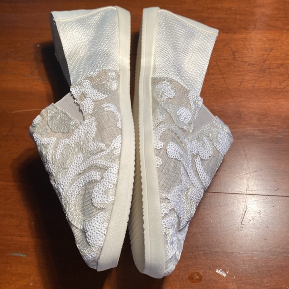 New without tags! KS2 White & Light Taupe Espadrilles. Size US10-EUR 40. - Picture 2 of 12